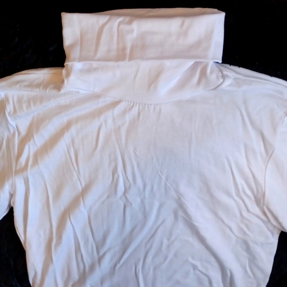 Never worn; didn't realize it was a full turtleneck it wasn't advertised as such